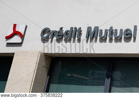 Bordeaux , Aquitaine / France - 07 06 2020 : Credit Mutuel Sign Text And Red Cross Logo On Bank Offi