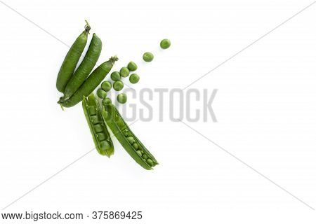 Fresh  Greenp Peas  Isolated On A White Background