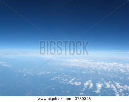 Alto cielo blu
