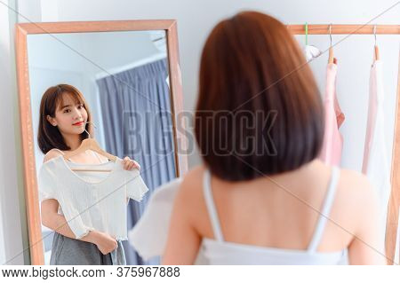 Asian Woman Dress-up At Home. Daily Lifestyle In The Bedroom. Social Distancing And Self-quarantine.