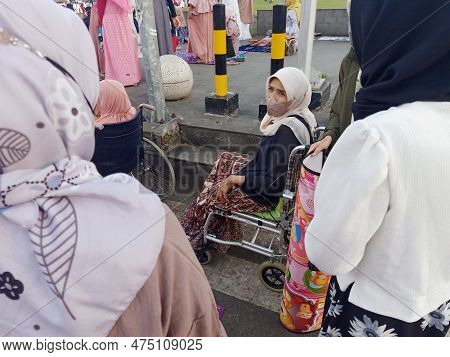 Central Java, Indonesia-april 22,2023; The Rise Of The Arcturus Covid Subvariant Virus Makes Elderly