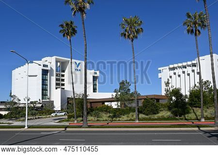Newport Beach, California - 22 Apr 2023: Vea Newport Beach, A Marriott Resort And Spa, In Newport Ce