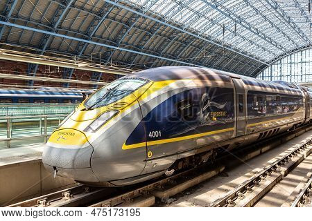 London, Uk - June 17, 2022: Modern The Eurostar High Speed Bullet Train - Connects Paris Gare Du Nor
