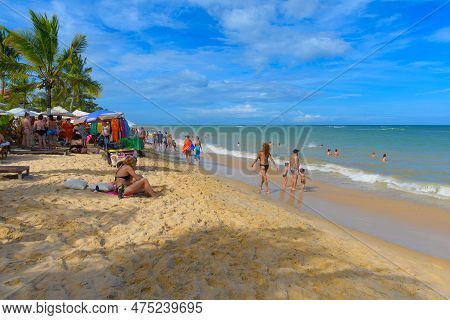 Arraial D'ajuda, Porto Seguro, Ba, Brazil - January 04, 2023: View Of Praia Do Mucuge, A Tourist Bea