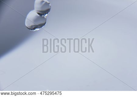 151.one Or More Drops Of Water Splashing Into Waves And Undefined Shapes.wallpaper.concentric Circle