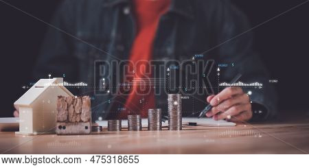 Real Estate Agents Calculate Interest Rates And Analyze Financial Data ,real Estate Business, Apprai