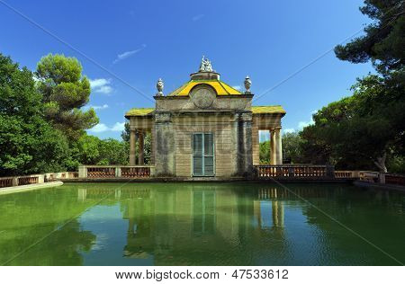 Pavilhão velho verão