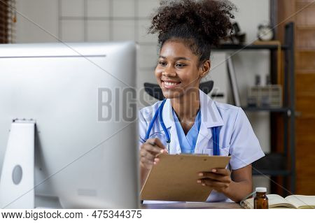 An American Female Doctor Works In A Hospital Office, She Is A General Practitioner And Internal Med