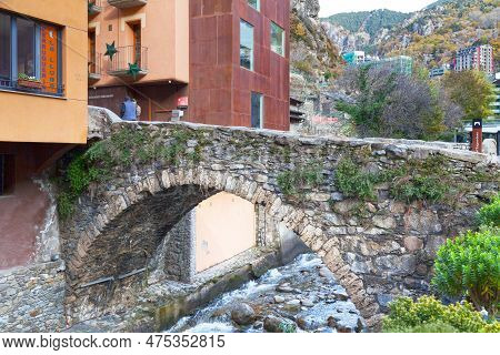Les Escaldes, Andorra, November 26 2019: The Pont D'engordany Is A Bridge Built In 1785 In The Paris