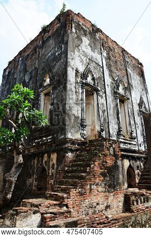 Ancient Ruins Buildings And Antique Architecture Dusit Sawan Thanya Mahaprasat Hall Of King Narai Ra