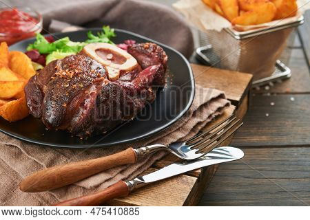 Steaks Osso Buco. Sliced Beef Grilled Osso Buco Or Porterhouse Meat Steak With Garnished With Salad 