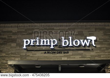 Augusta, Ga Usa - 11 22 20: Primp And Blow Beauty Salon Building Sign At Night