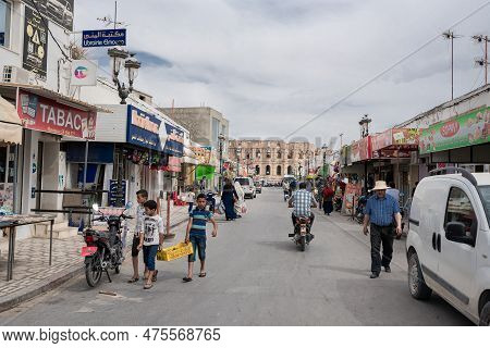 El Jem, Tunisia - June 17, 2019: El Jem Town In Tunisia. Cityscape And Street With People.