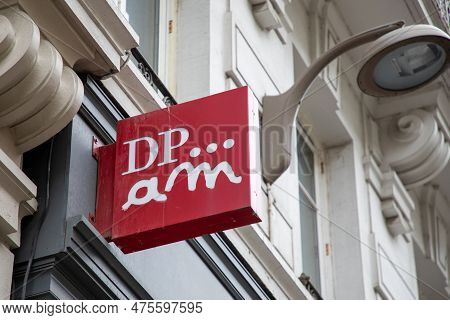 Lyon , Aura France - 04 27 2023 : Dpam Facade Chain Shop Du Pareil Au Meme Sign Text And Logo Brand 
