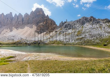 Dobbiaco, Italy-september 11, 2021:view Of The Piani Lakes Near The Three Peaks Of Lavareto And The 