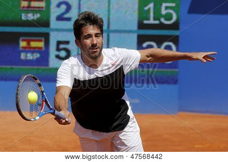 BARCELONA - 23 Nisan: İspanyol tenisçi Marc Lopez Tommy Rob karşı onun maç sırasında eylem