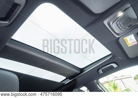 Toyota Corolla Cross 2023 Sunroof