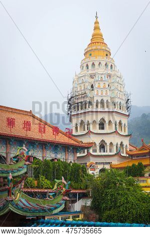 Buddhist Temple Of Supreme Bliss  Kek Lok Si. One Of Popular Tourist Attractions In The Remote Area 