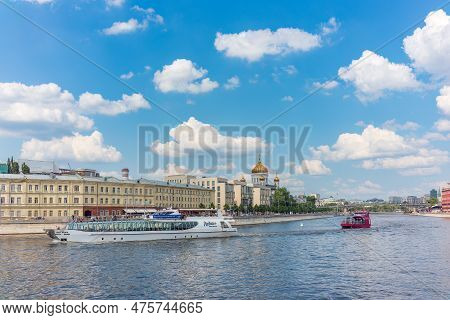 Moscow, Russia - July 23, 2022: Cruise Ship Sails On The Moscow River In Moscow City Center, Popular