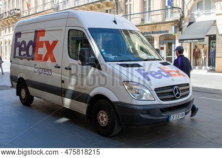 Bordeaux , Aquitaine  France - 05 01 2023 : Fedex Express Logo Brand Mercedes And Text Sign Delivery