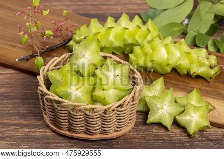 Star Fruit Or Carambola Green - Averrhoa Carambola; Photo On Wooden Background