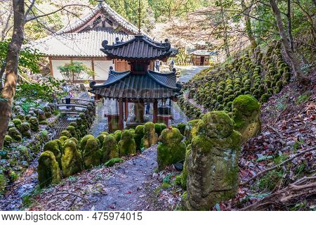Kyoto, Japan - March 27, 2023: Kawaii Little Buddhas Statues In Otagi Nenbutsu-ji Temple In Kyoto, J