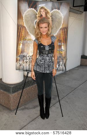 Joanna Krupa Unveils her 