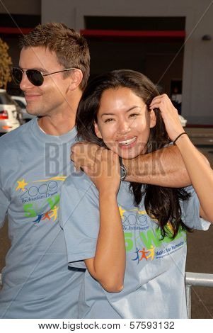 Colin Egglesfield and Stephanie Jacobsen at the 'American Dream 5k Walk' Benefitting Habitat for Humanity. Pacoima Plaza, Pacoima, CA. 10-10-09
