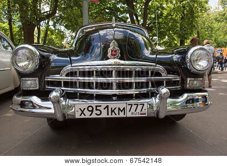 Radiator lattice of GAZ-12 ZIM car on show of collection Retrofest cars