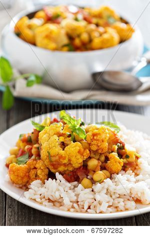 Vegan curry with chickpeas and vegetables