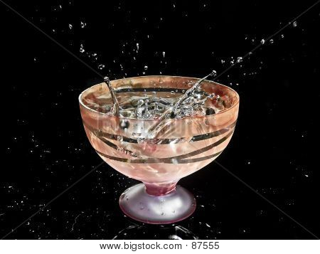 Eau en sautant par calice