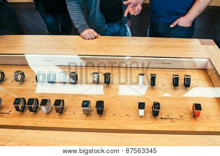Apple Watch Starts Selling Worldwide - First Smartwatch From Apple Computers