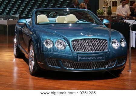 Bentley Continental Gtc serisi 51 Paris Motor Show'da