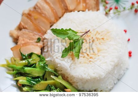 Fried Kale Mixed Crispy Pork
