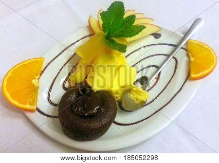 Chocolate mufin with mango parfait and oranges