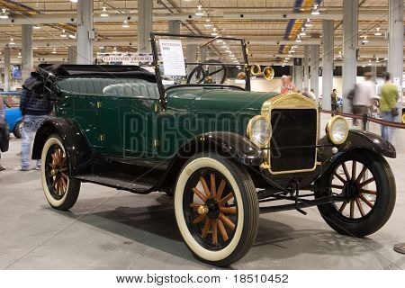 VALENCIA, Spanyolország - október 16-án: Felújított 1926 Ford modell T Cabriolet jelenik meg a 2009 Motor Epo
