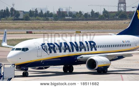 VALENCIA, SPAIN - JUNE 24: Ryanair to open Valencia base in November 2010 with two 737-800s and 10 new routes. A Ryanair aircraft at the Valencia Airport on June 24, 2010 in Valencia, Spain.