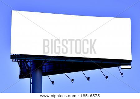 Blank billboard grande sobre o céu azul, colocar o seu texto