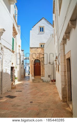 Characteristic alleyway of Locorotondo. Puglia. Southern Italy.