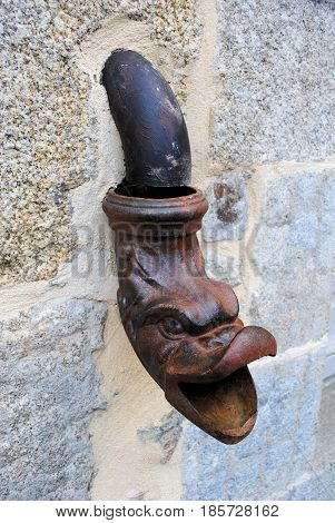 Small gargouille with the shape of an eagle
