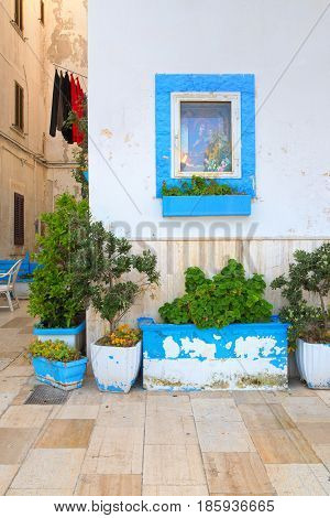 Perspective of alleyway of Monopoli. Puglia. Southern Italy.