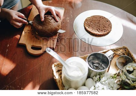 woman hands makeing cake on wooden background
