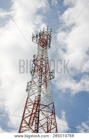 Telecommunication Tower For 4g 5g Mobile Phone Signal Transmission System