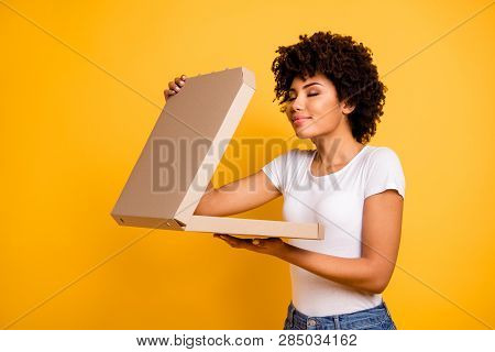 Portrait Of Her She Nice Cute Lovely Pretty Beautiful Cheerful Dreamy Wavy-haired Lady Holding In Ha