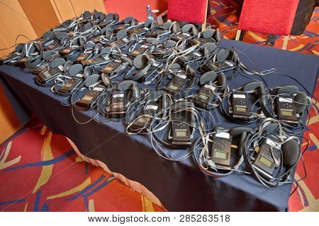 Headphones Used For Simultaneous Translation Equipment Simultaneous Interpretation Equipment