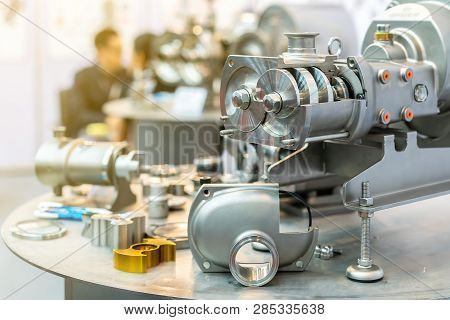 Close Up Cross Section Show Detail Inside Of  High Technology And Quality Screw Vacuum Pump For Indu