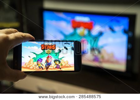 Los Angeles, California, Usa - 19 February 2019: Hands Holding A Smartphone With Brawl Stars Game On