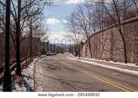 Pittsburgh, Pennsylvania, Usa 02/21/2019 The Entrance Into The Summerset Neighborhood Off Of Commerc