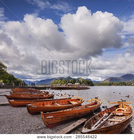 2 September 2015: Lower Slaughter, Gloucestershire, England, Uk - Boats On Derwentwater, Looking Tow