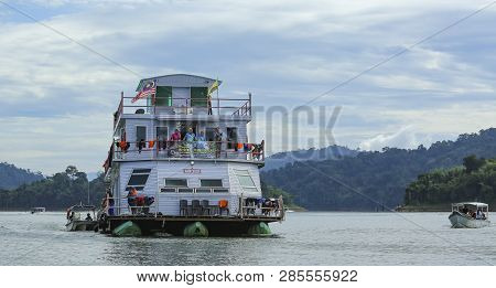 House Boat Temenggor Lake